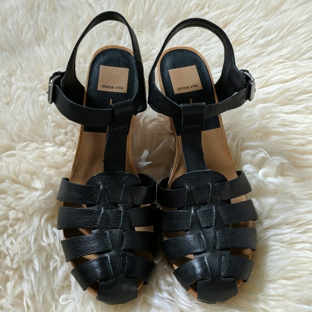 Dolce vita black leather sandals size 8 1/2 EUC